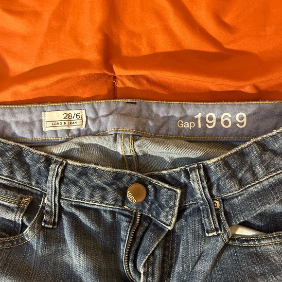 GAP Long and Lean Flared Jeans - Picture 2 of 3
